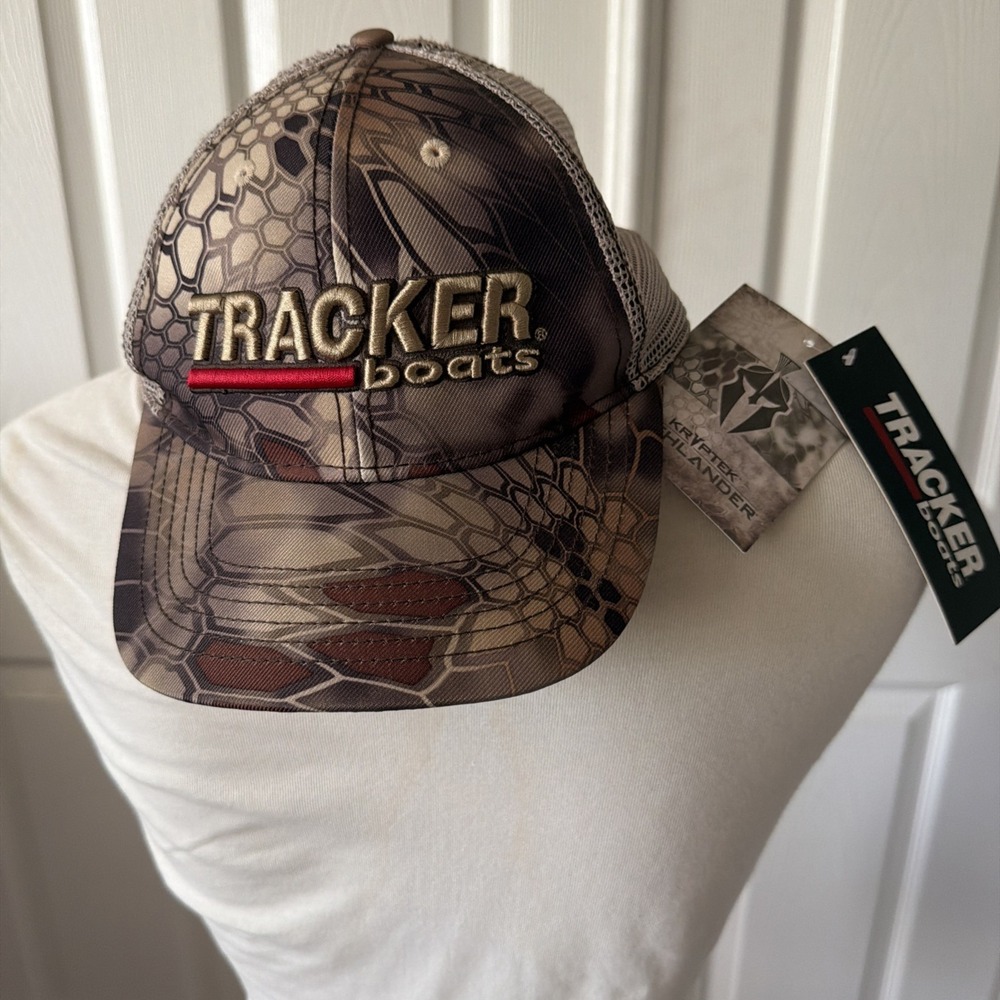 Tracker Boats SnapBack Trucker Hat Camo Camouflage USA Brown Mesh Outdoor